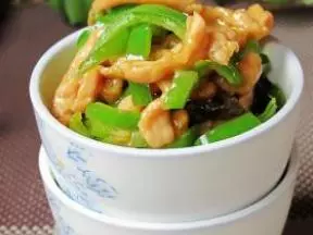 青椒炒肉絲-簡單家常菜
