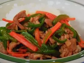 肉青椒胡蘿蔔拌飯