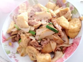 鮑菇豆腐乾炒肉片