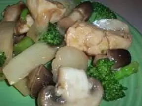 蘑菇炒雞片