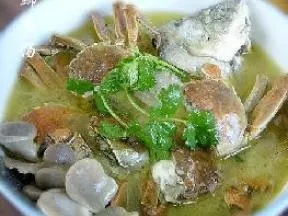 螃蟹鯽魚湯