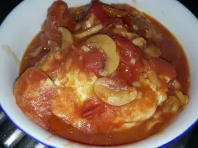 鮮茄磨菇燴荷包蛋