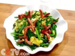 脆皮腸炒韭菜苔