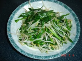 簡單菜5:綠豆芽炒韭菜