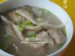 平菇排骨湯