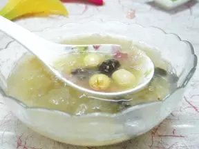 銀耳蓮子湯