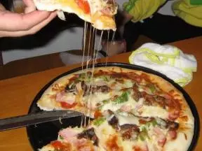 牛肉煙燻火腿披薩