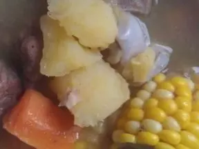 紅蘿蔔玉米馬鈴薯豬骨湯