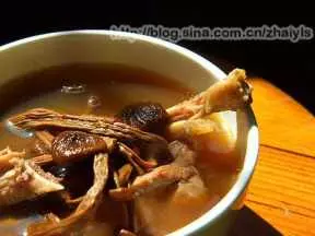 茶樹菇煲雞湯