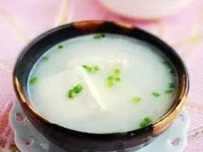 奶白鯽魚豆腐湯