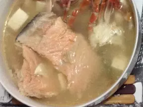 三文魚骨海蟹豆腐湯