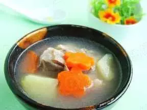 胡蘿蔔土豆骨頭湯