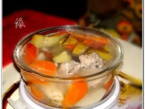 竹蔗馬蹄胡蘿蔔豬骨湯