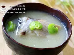 沙鍋鯽魚蠶豆湯