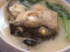 菠菜魚頭湯
