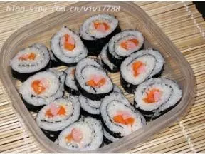 鮭魚紫菜包飯——SUSHI