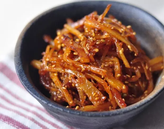 韓國料理——炒魷魚乾(오징어채볶음)