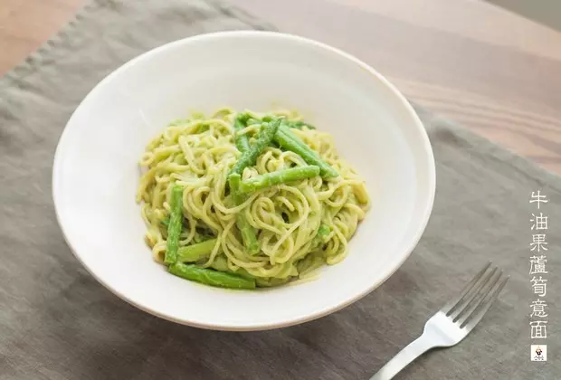 牛油果蘆筍意面（Spaghetti with Avocado and Asparagus）