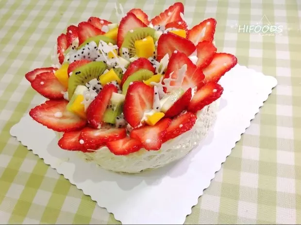 草莓多水果蛋糕