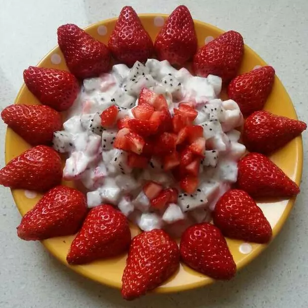 酸奶火龍果草莓