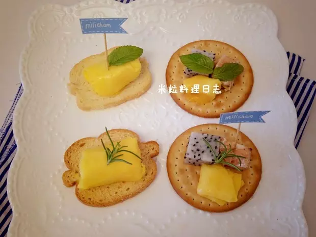芒果火龍果三文魚配牛乳大餅乾/法式麵包干