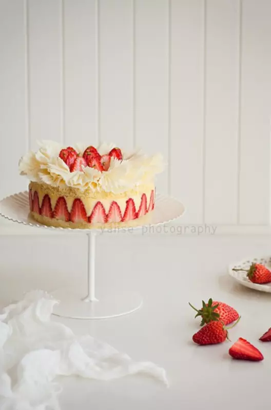 白巧克力草莓蛋糕