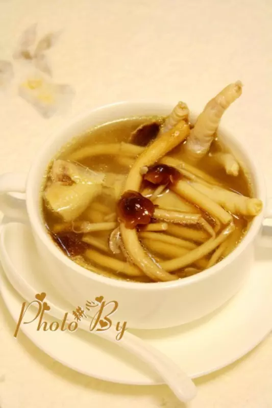 茶樹菇燉雞腳湯