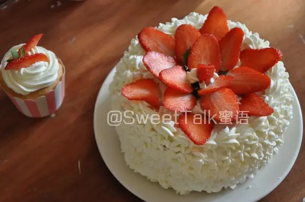 小清新草莓奶油戚風蛋糕裱花蛋糕
