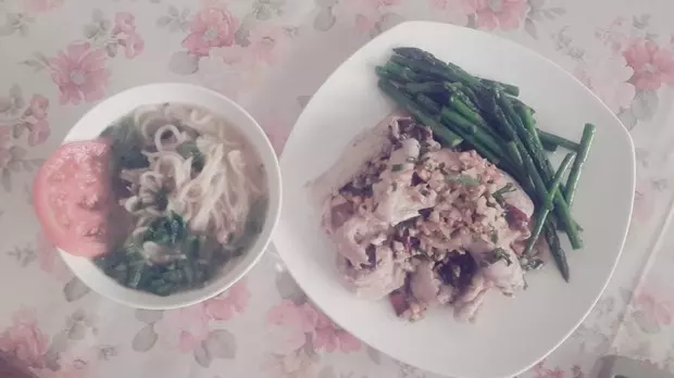 06/05/2014 白斬雞+油煎蘆筍+牛骨湯麵