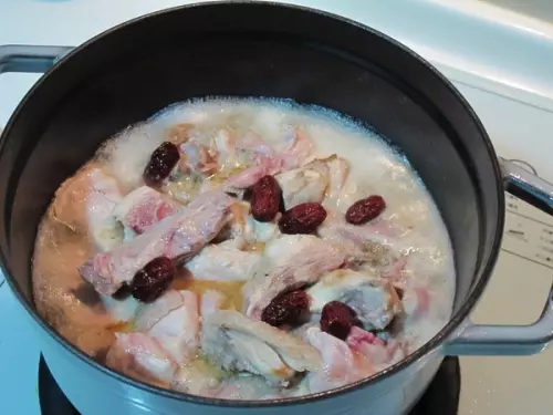 雞胸肉煮麻油雞飯