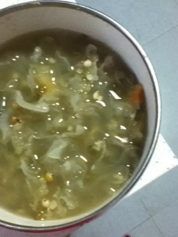 綠豆薏米雪耳冰糖水