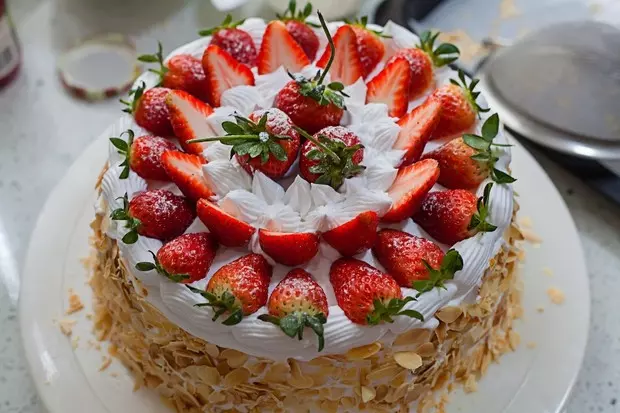 草莓戚風生日蛋糕