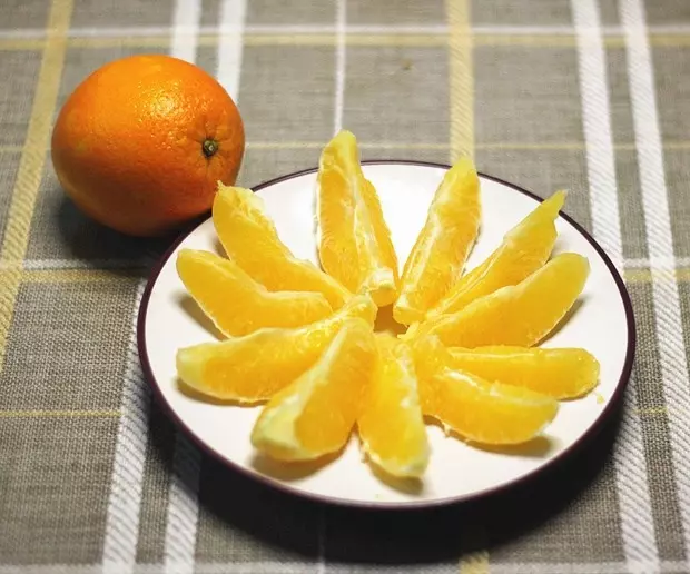手剝橙子