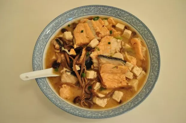 三文魚骨豆腐味增湯