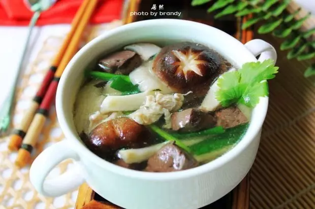鮮菇豬紅湯
