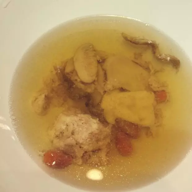 鮮姬松茸石斛燉瘦肉湯