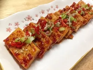 韓式紅燒辣醬豆腐두부고추장조림，簡單做料理