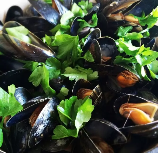 Steamed mussels with wine and cream 法式奶油青口貝