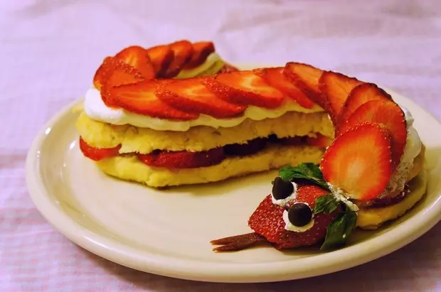 Strawberry shortcake snake （草莓蛋糕蛇）