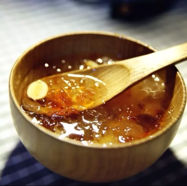 桃膠皂角米甜湯