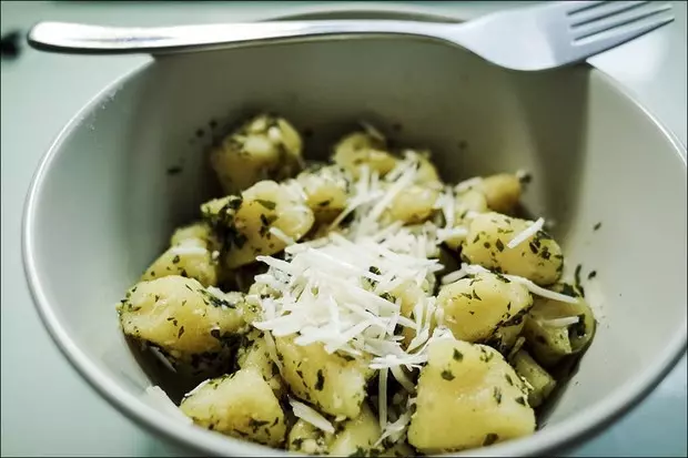 羅勒青醬義大利馬鈴薯麵疙瘩(Potato Gnocchi with Pesto)