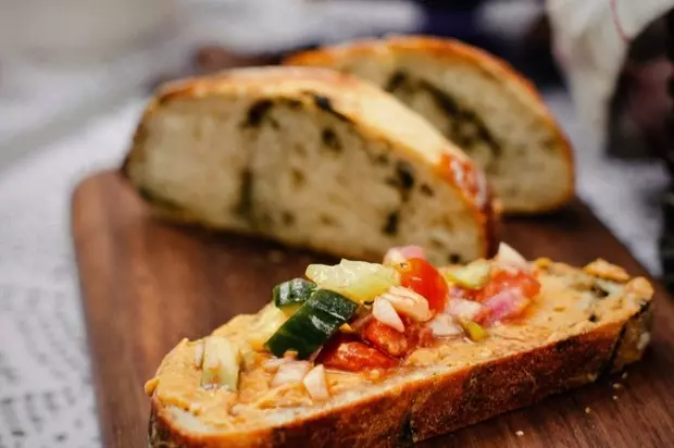 可能是最好吃系列——天然酵種橄欖菜歐包