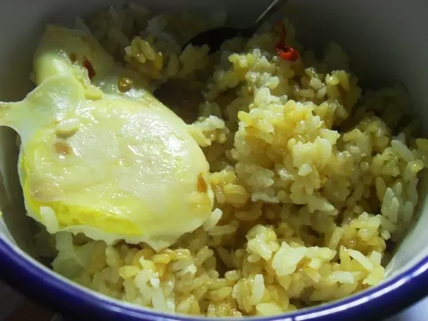 電飯鍋油鹽雞蛋飯