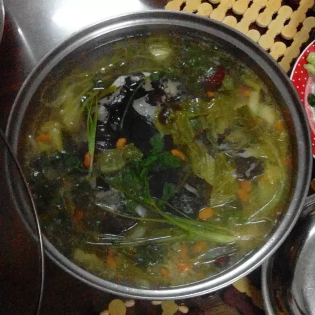 酸菜酸筍魚頭鍋