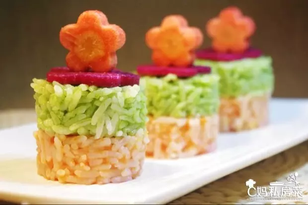 【寶寶美食】餐桌上的彩虹米飯