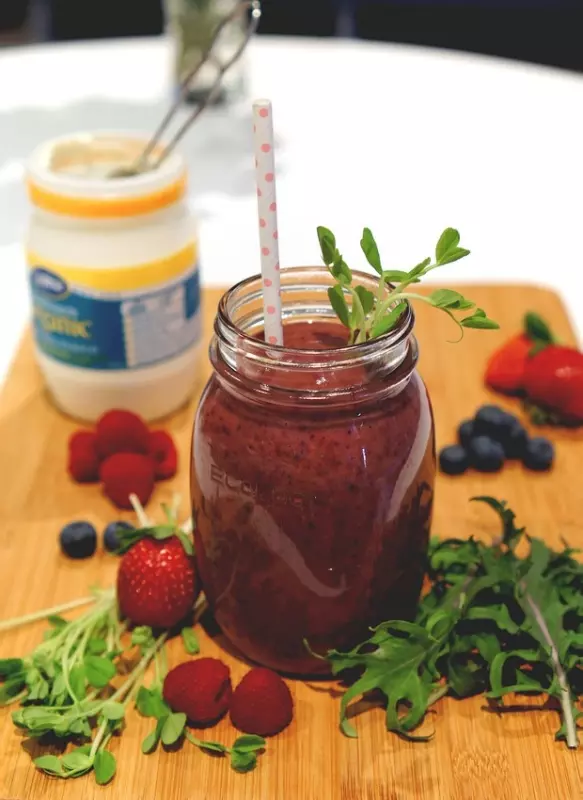Mixed berry and veggie smoothie 莓果蔬菜奶昔