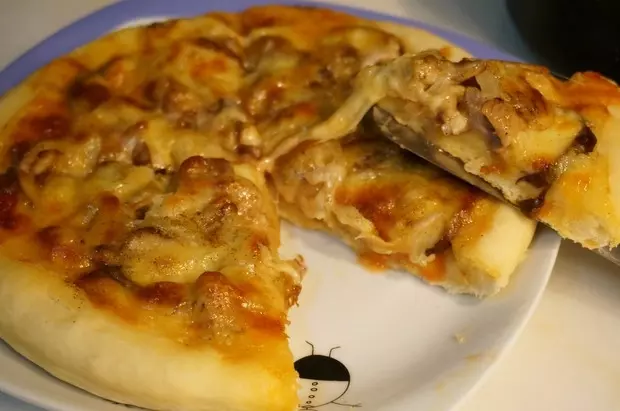 黑胡椒雞肉菌菇披薩