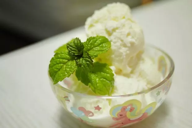 白色意式香草冰淇淋