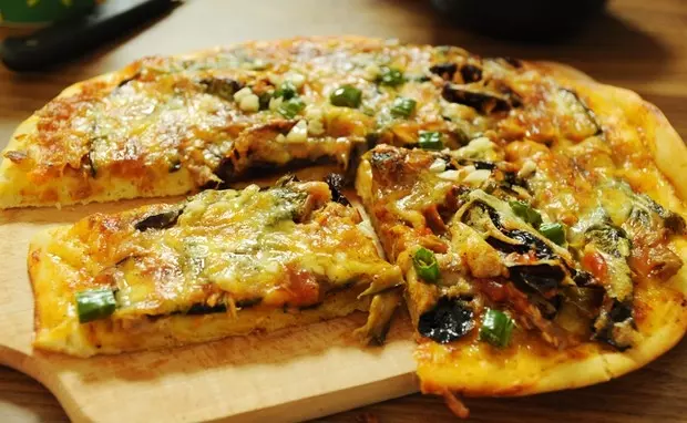 意式金槍魚茄子pizza