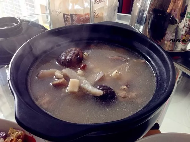 淮山茯苓薏米豬骨湯